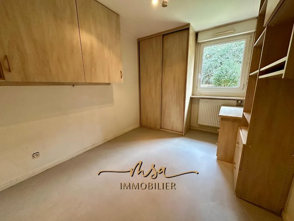À vendre : Appartement F5 de 90 m² avec jardin privatif à Petit Couronne 