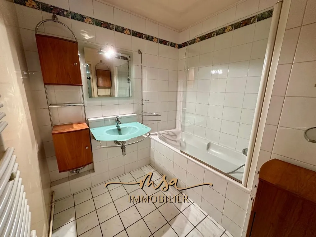 À vendre : Appartement F5 de 90 m² avec jardin privatif à Petit Couronne 