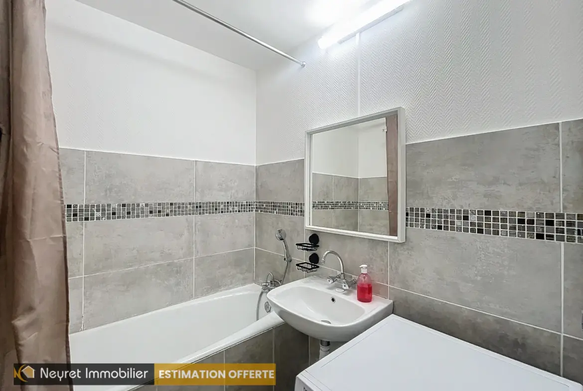 À vendre : Appartement T4 83,70 m² avec balcon à Oullins 