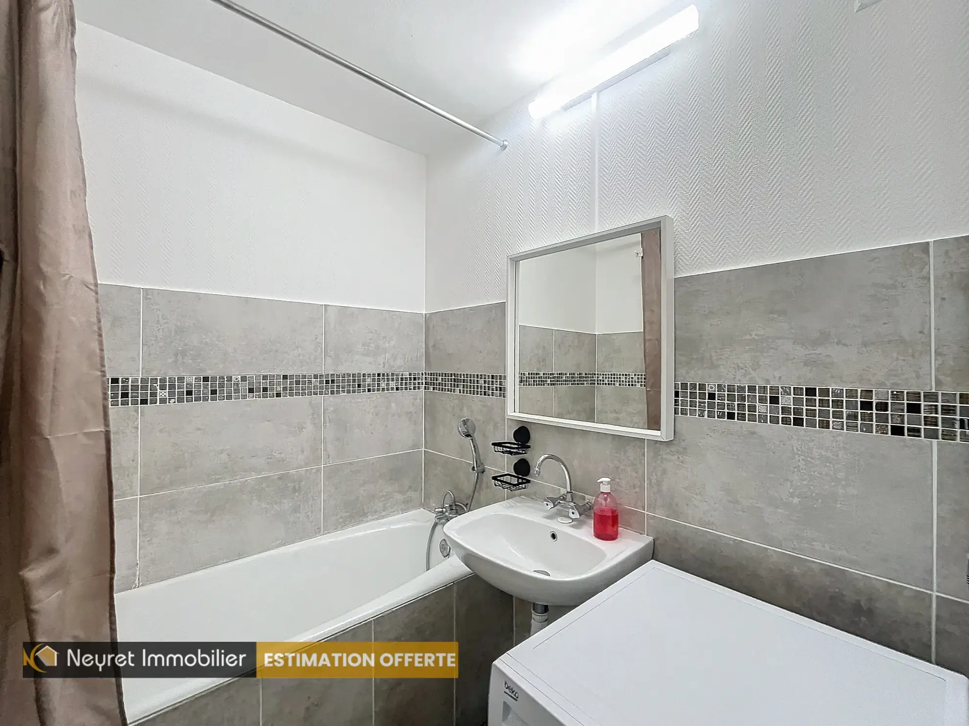 À vendre : Appartement T4 83,70 m² avec balcon à Oullins 