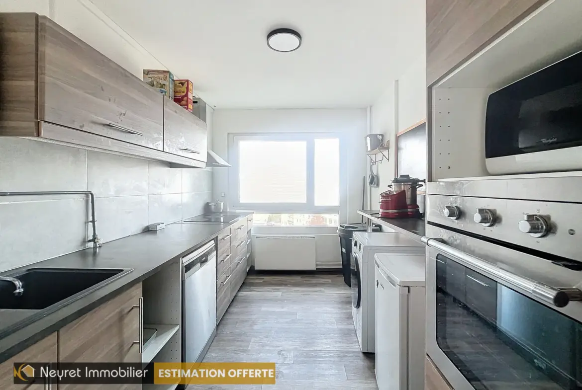 À vendre : Appartement T4 83,70 m² avec balcon à Oullins 