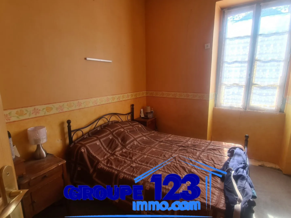Maison à rénover à Champlost - 90 m² sur 5 000 m² de terrain 