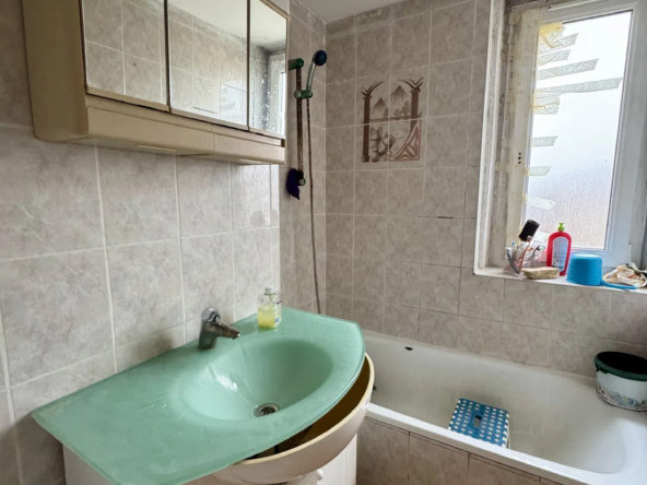Appartement familial à Clichy-sous-Bois avec 3 chambres et parking 