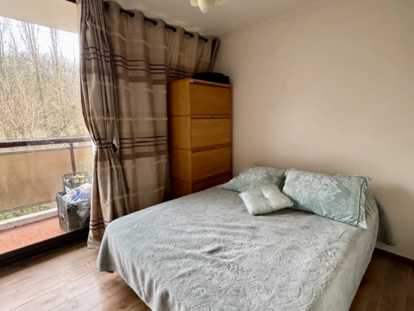 Appartement familial à Clichy-sous-Bois avec 3 chambres et parking 