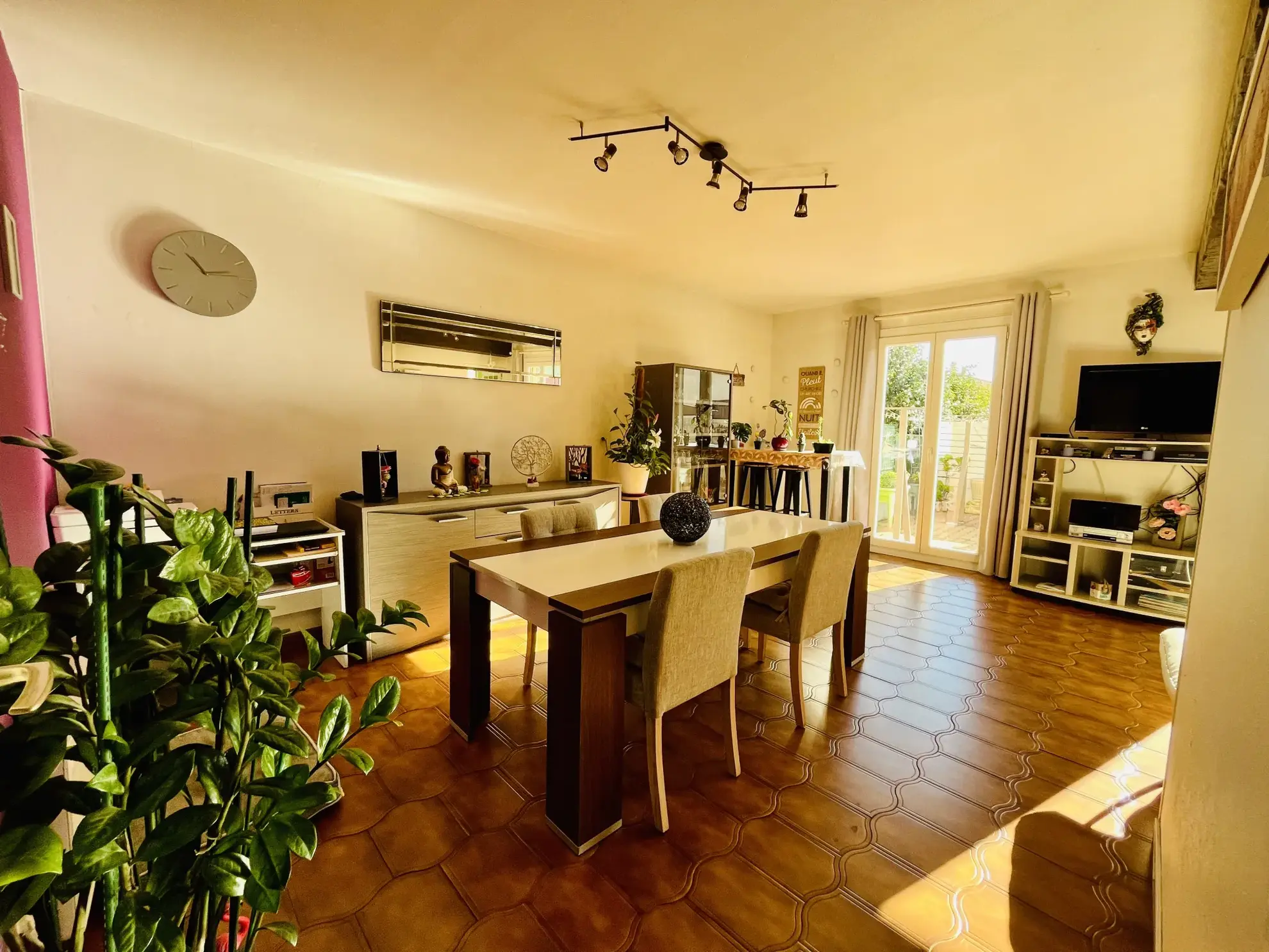 Maison familiale avec terrasse et garage à Perpignan 