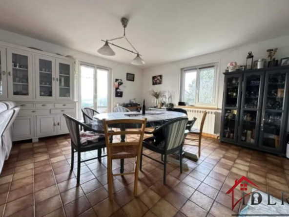 Maison de 195 m² avec vue imprenable sur la campagne à St Julien 