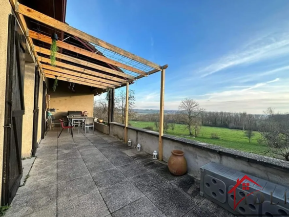 Maison de 195 m² avec vue imprenable sur la campagne à St Julien 