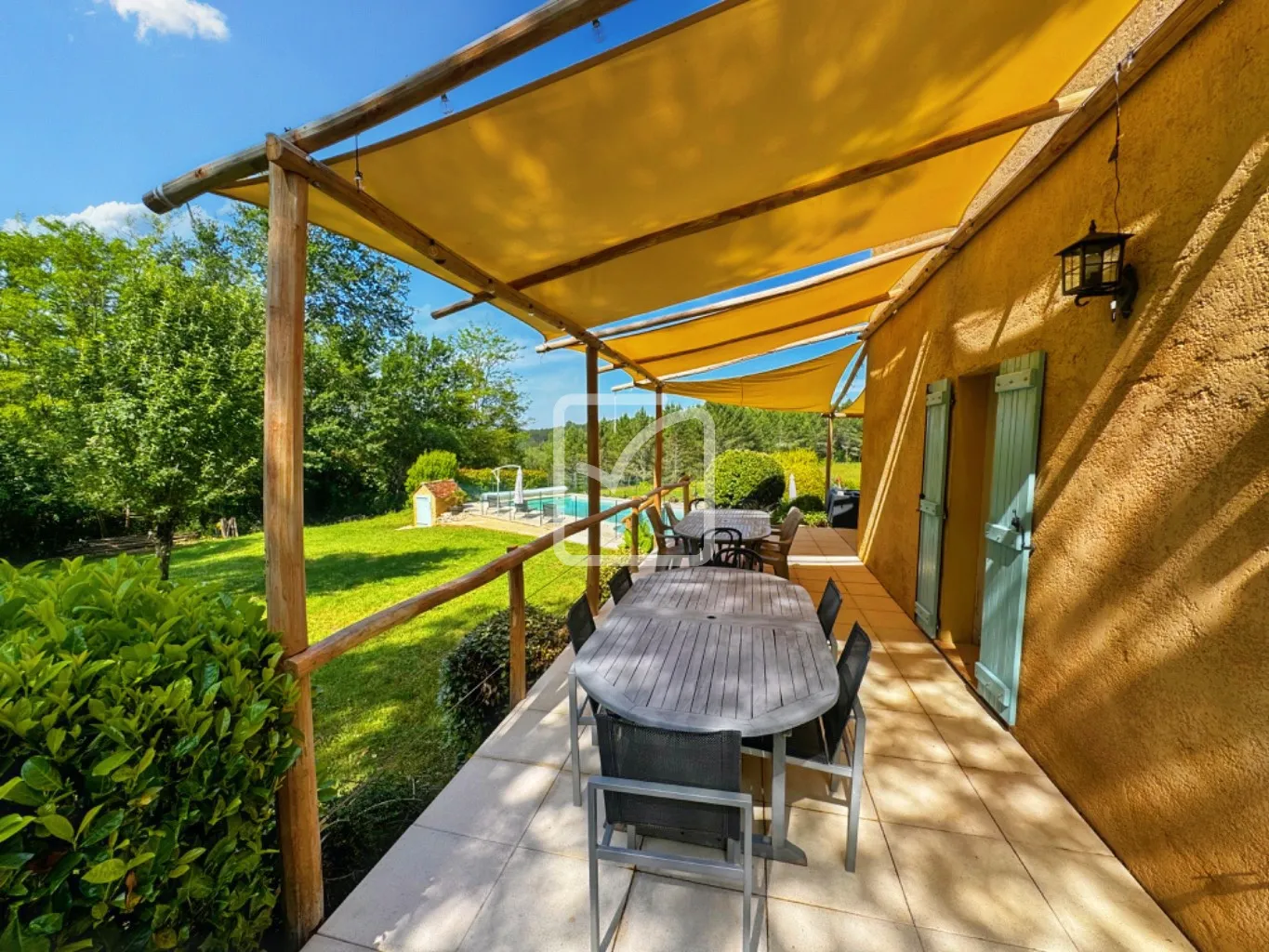 Maison familiale 4 chambres avec piscine près de Gourdon 