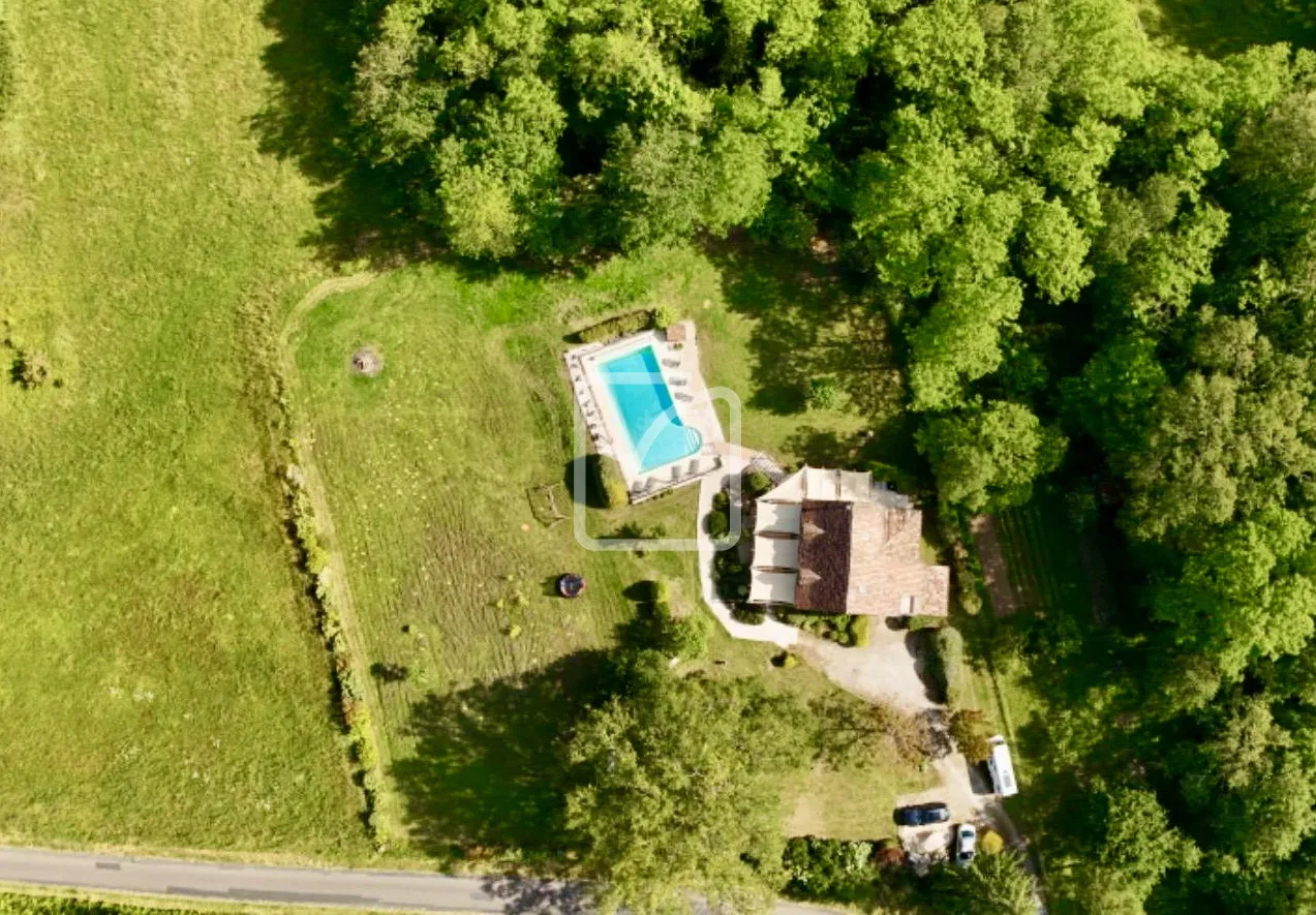 Maison familiale 4 chambres avec piscine près de Gourdon 