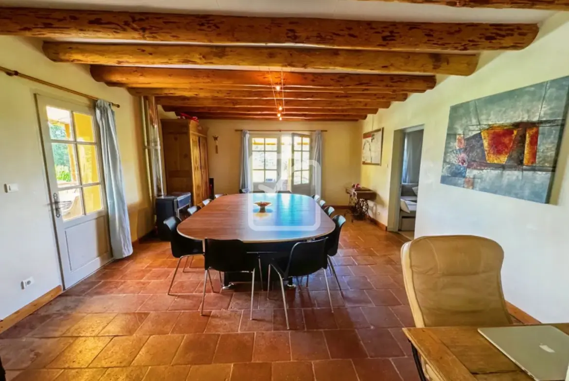 Maison familiale 4 chambres avec piscine près de Gourdon 