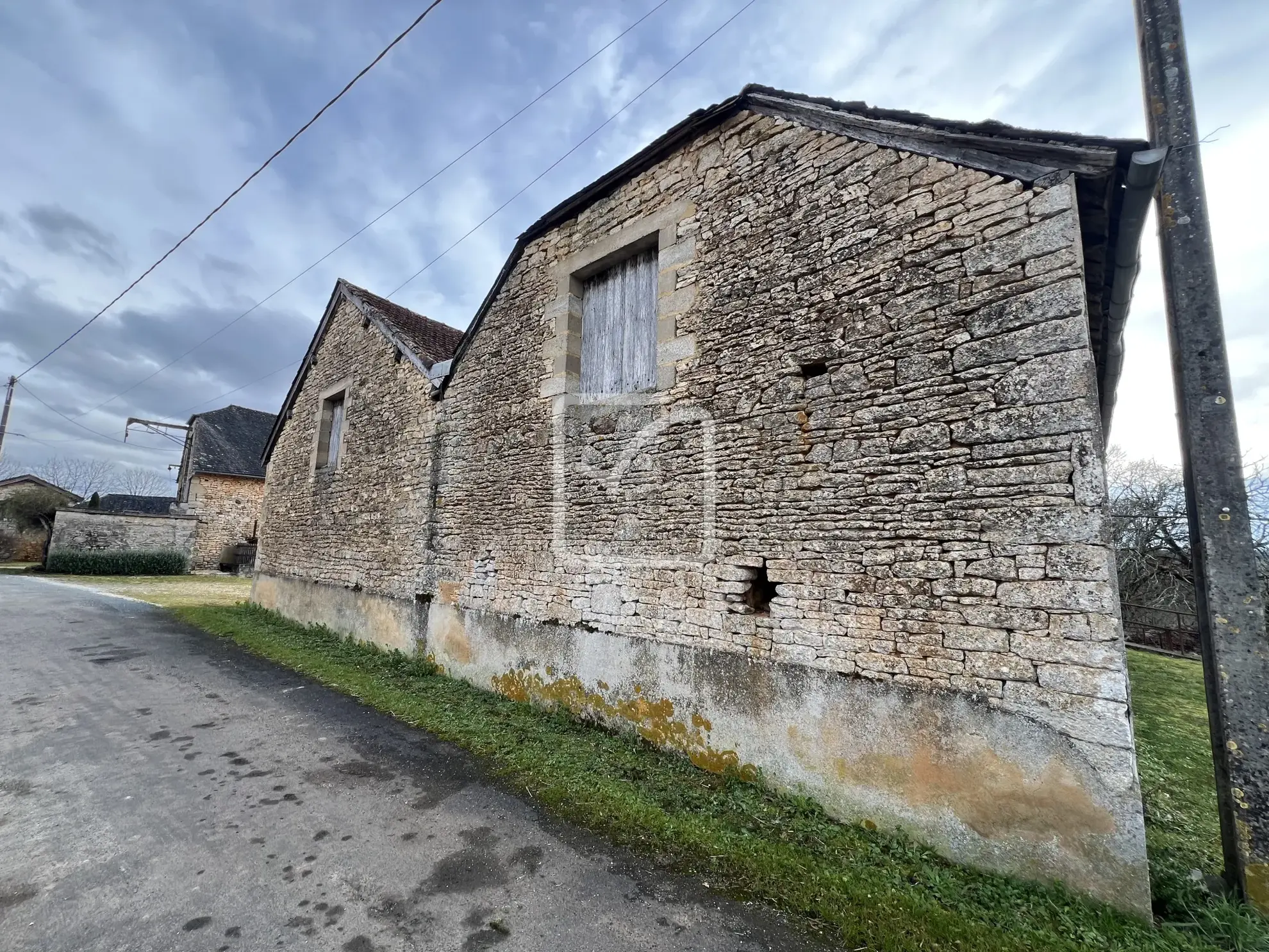 Grange à rénover de 200 m² à La Dornac 