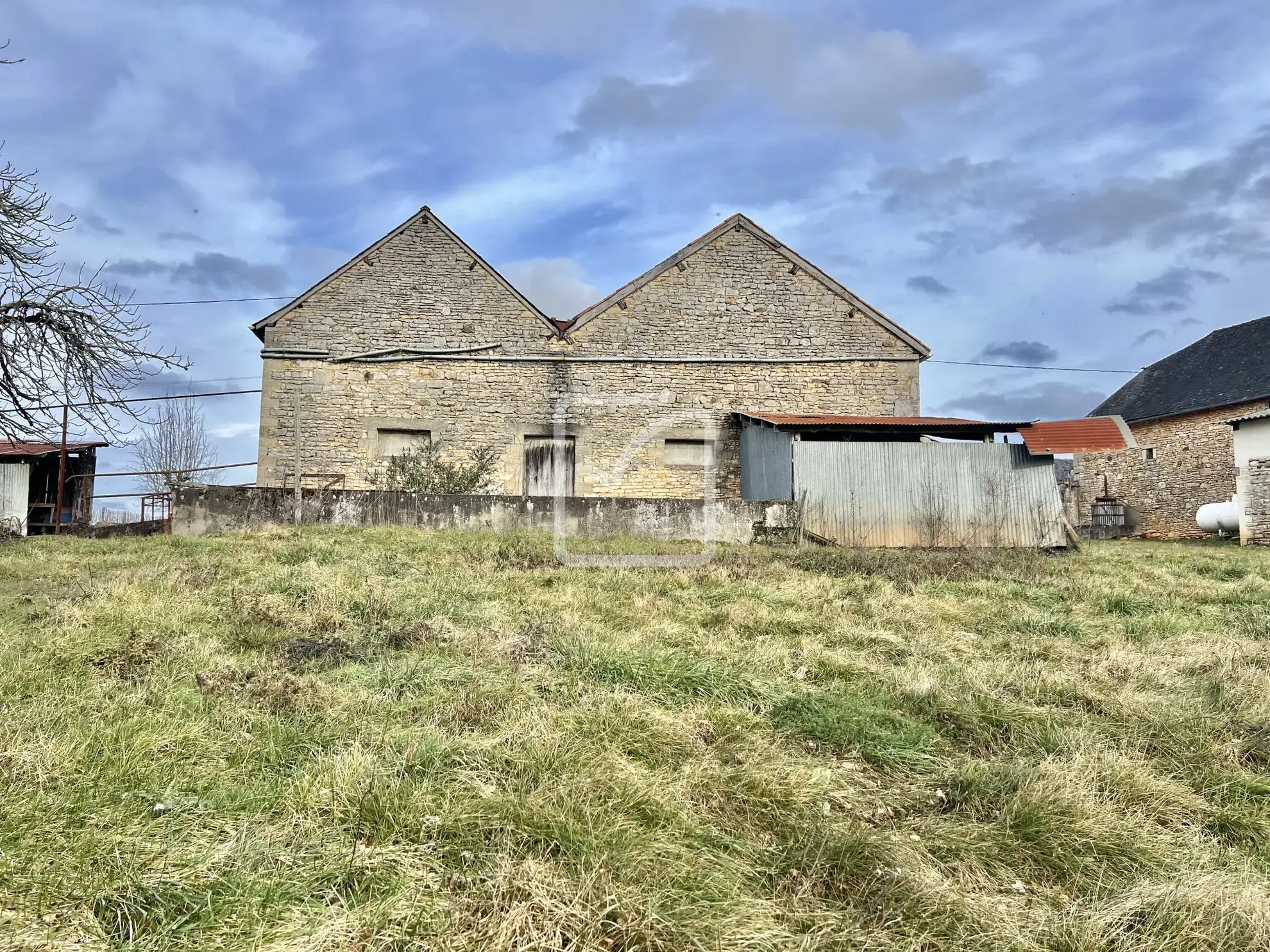 Grange à rénover de 200 m² à La Dornac 
