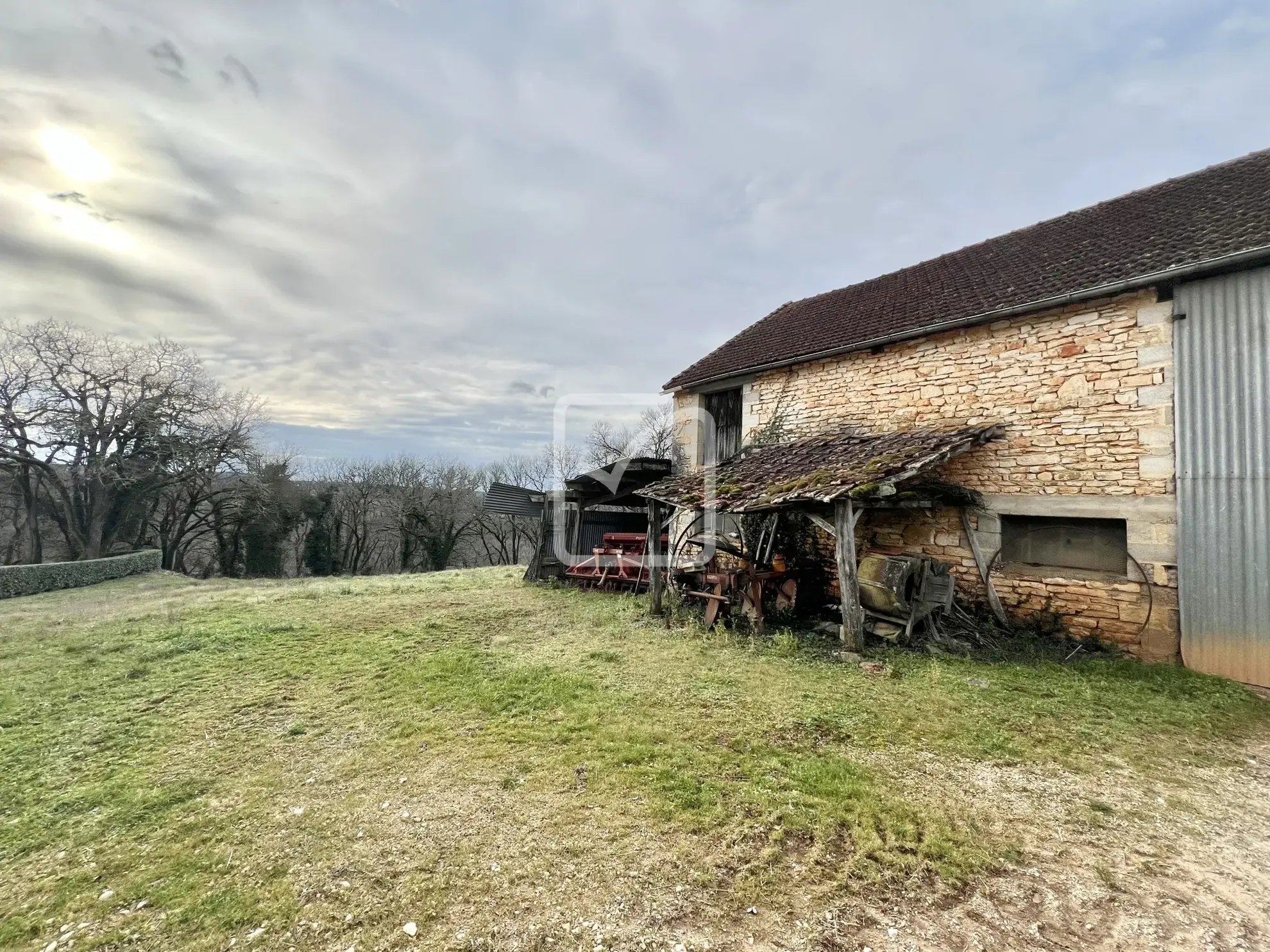 Grange à rénover de 200 m² à La Dornac 