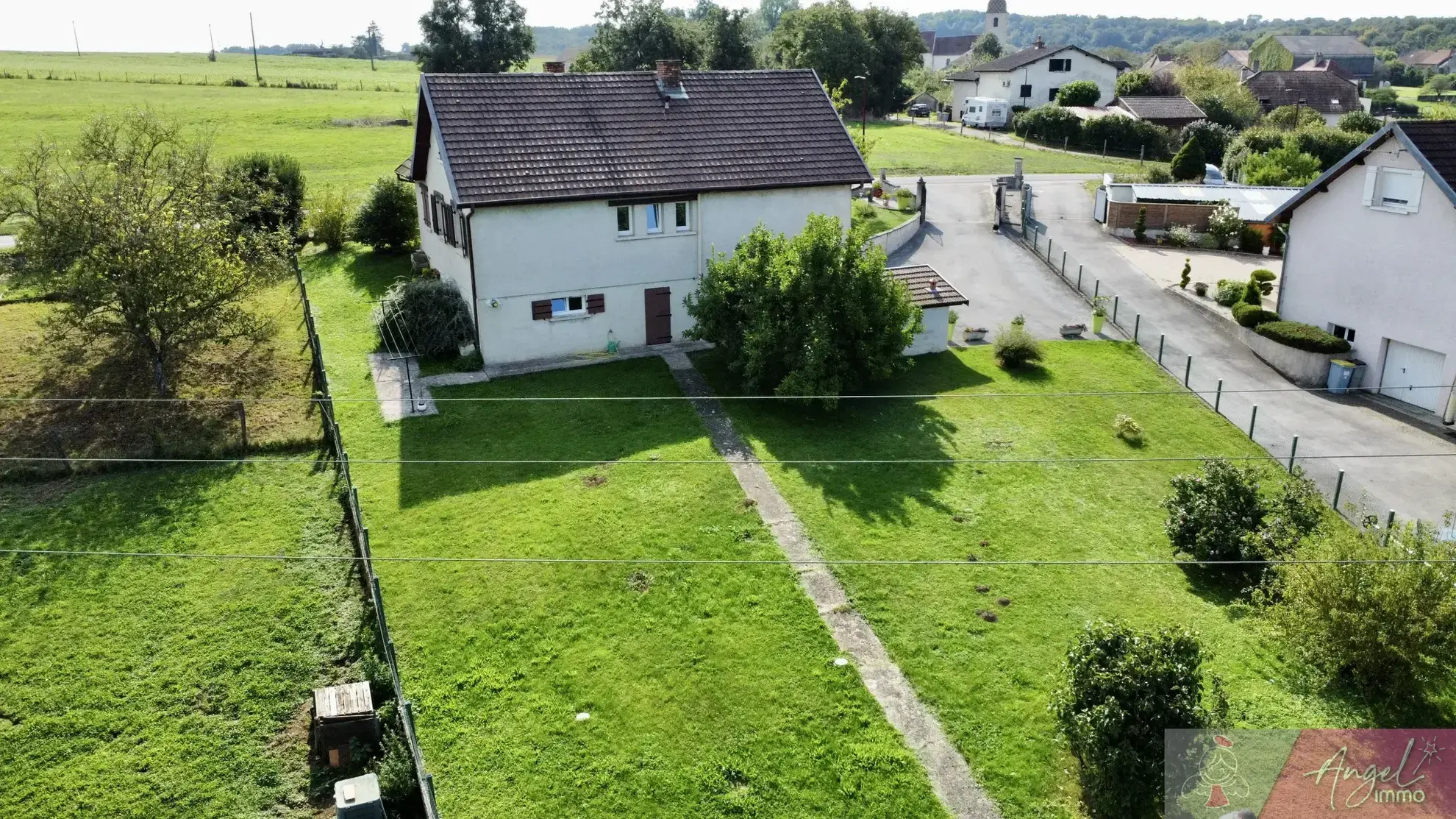 Maison sur sous-sol à Lavangeot, 95 m² habitable 