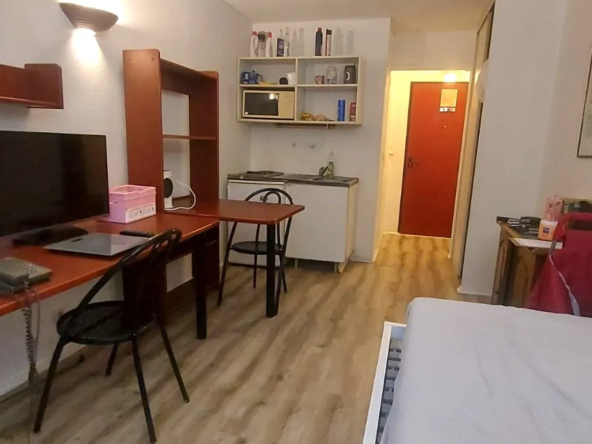 Achat studio T1 à Cergy - Bail meublé en cours 
