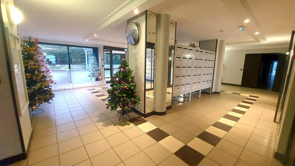 Achat studio T1 à Cergy - Bail meublé en cours