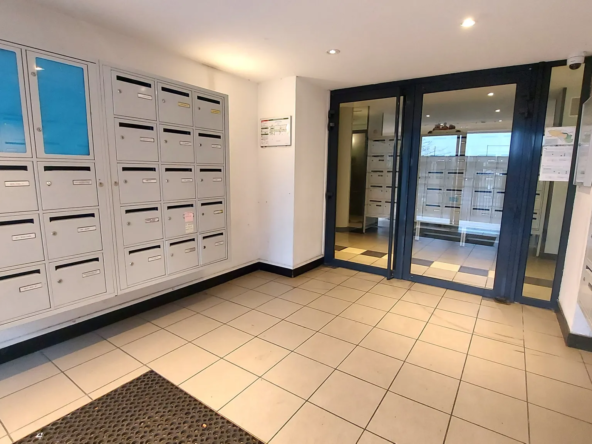 Achat studio T1 à Cergy - Bail meublé en cours 