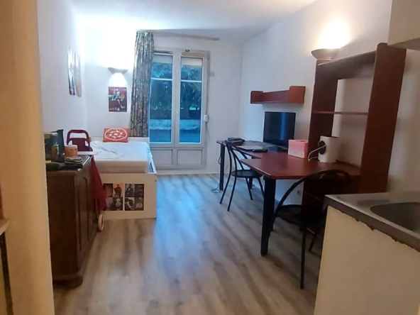 Achat studio T1 à Cergy - Bail meublé en cours 