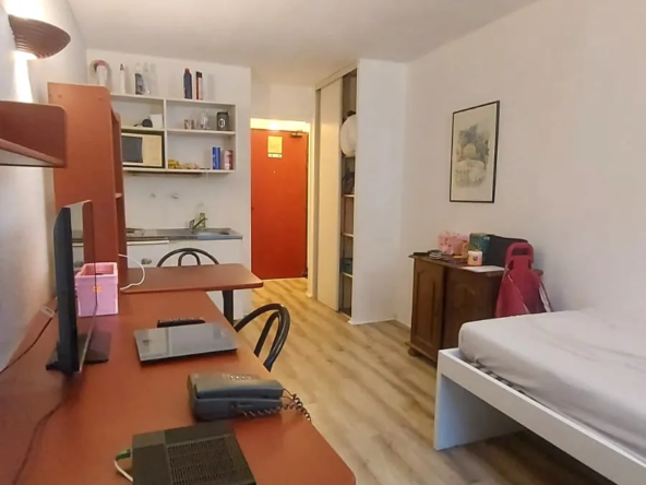 Achat studio T1 à Cergy - Bail meublé en cours 
