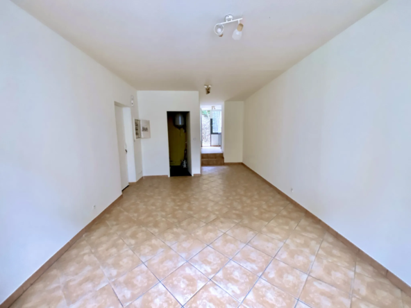 Studio en vente avec terrasse et cour privative à Saint-Vallier 