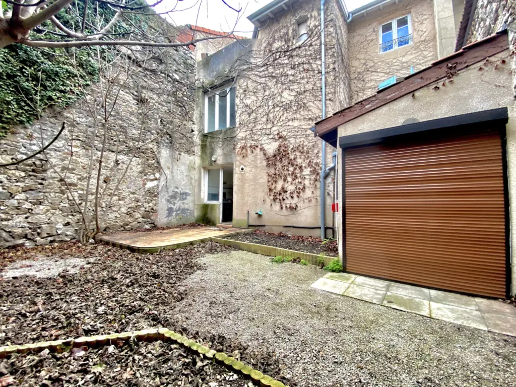 Studio en vente avec terrasse et cour privative à Saint-Vallier