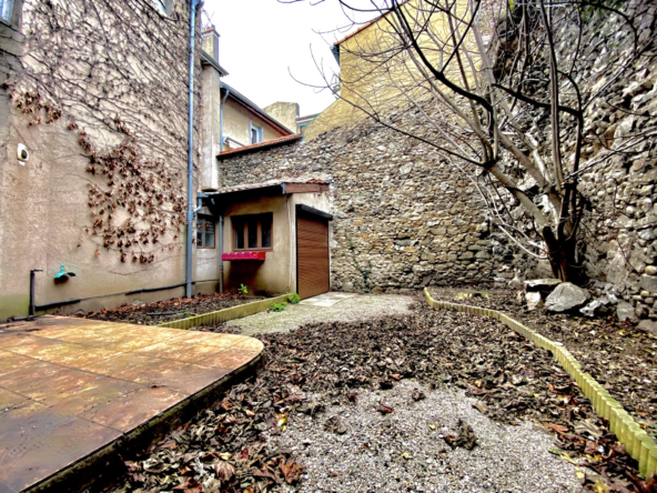 Studio en vente avec terrasse et cour privative à Saint-Vallier 