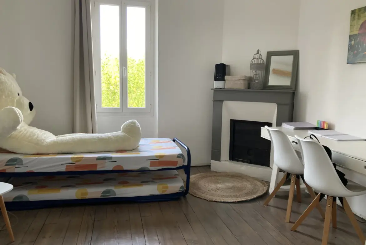 Maison chaleureuse et lumineuse à Bazas avec piscine 