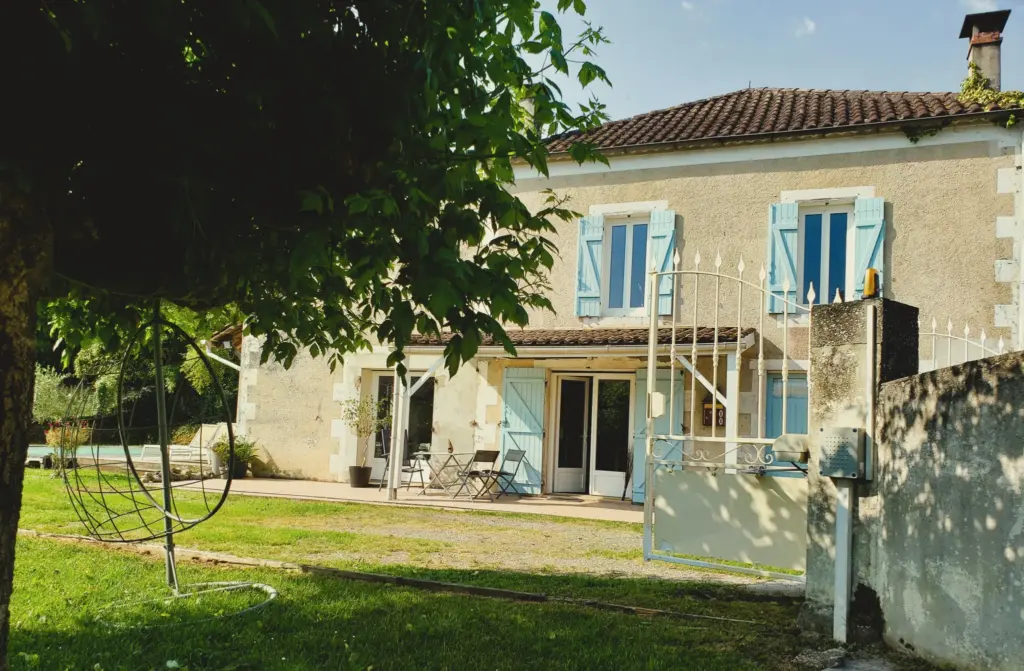 Maison chaleureuse et lumineuse à Bazas avec piscine