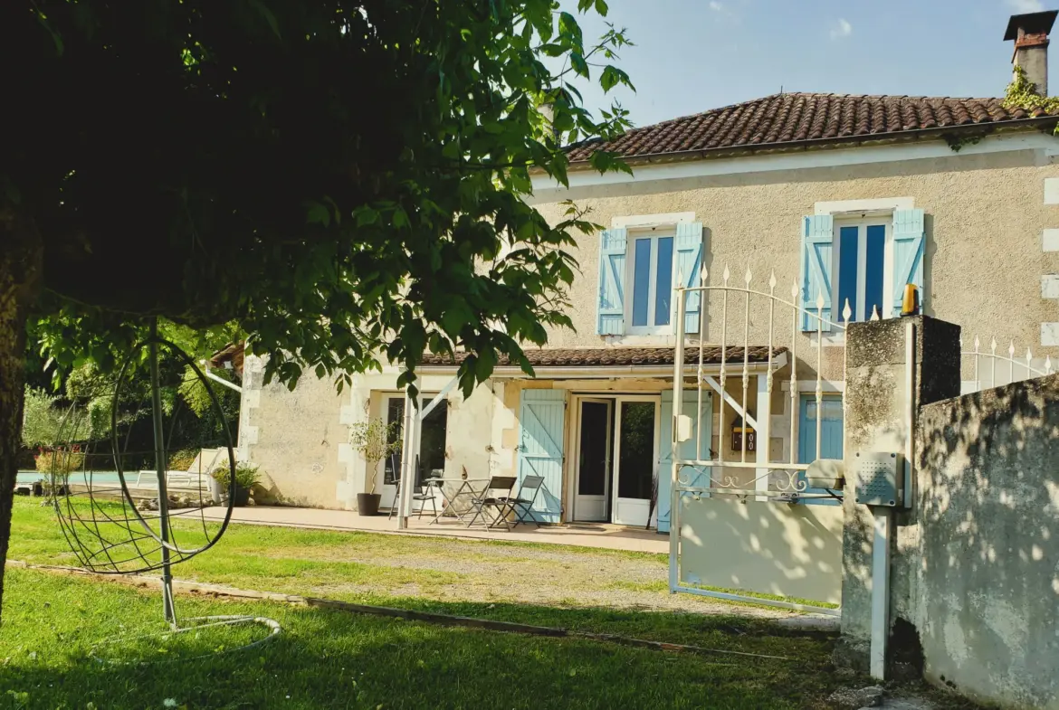 Maison chaleureuse et lumineuse à Bazas avec piscine 