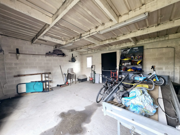À Vendre : Maison 3 Chambres avec Jardin et Double Garage à Pérenchies 