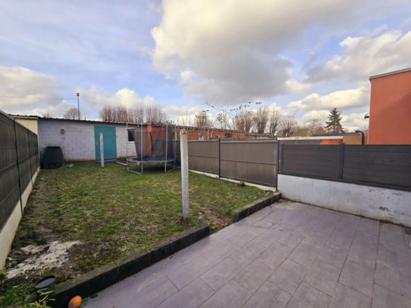 À Vendre : Maison 3 Chambres avec Jardin et Double Garage à Pérenchies 