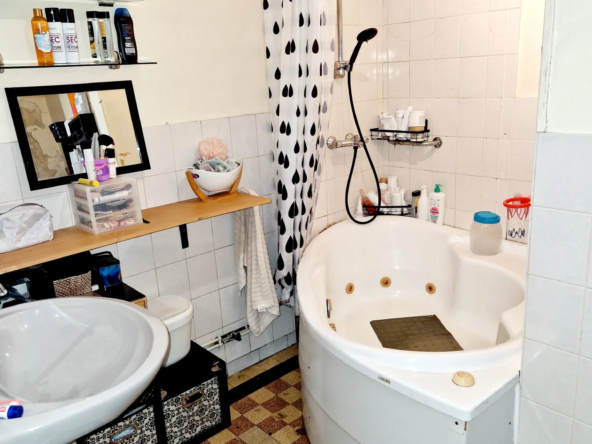 Maison à rénover de 133 m² à Passavant la Rochère sur 3795 m² de terrain 