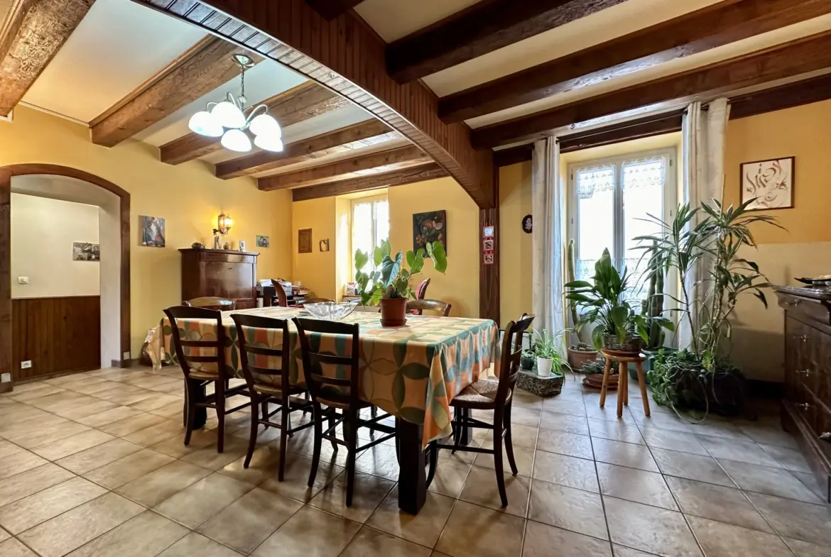 Maison vigneronne à vendre à Aubière - 4 chambres, garage, cour 