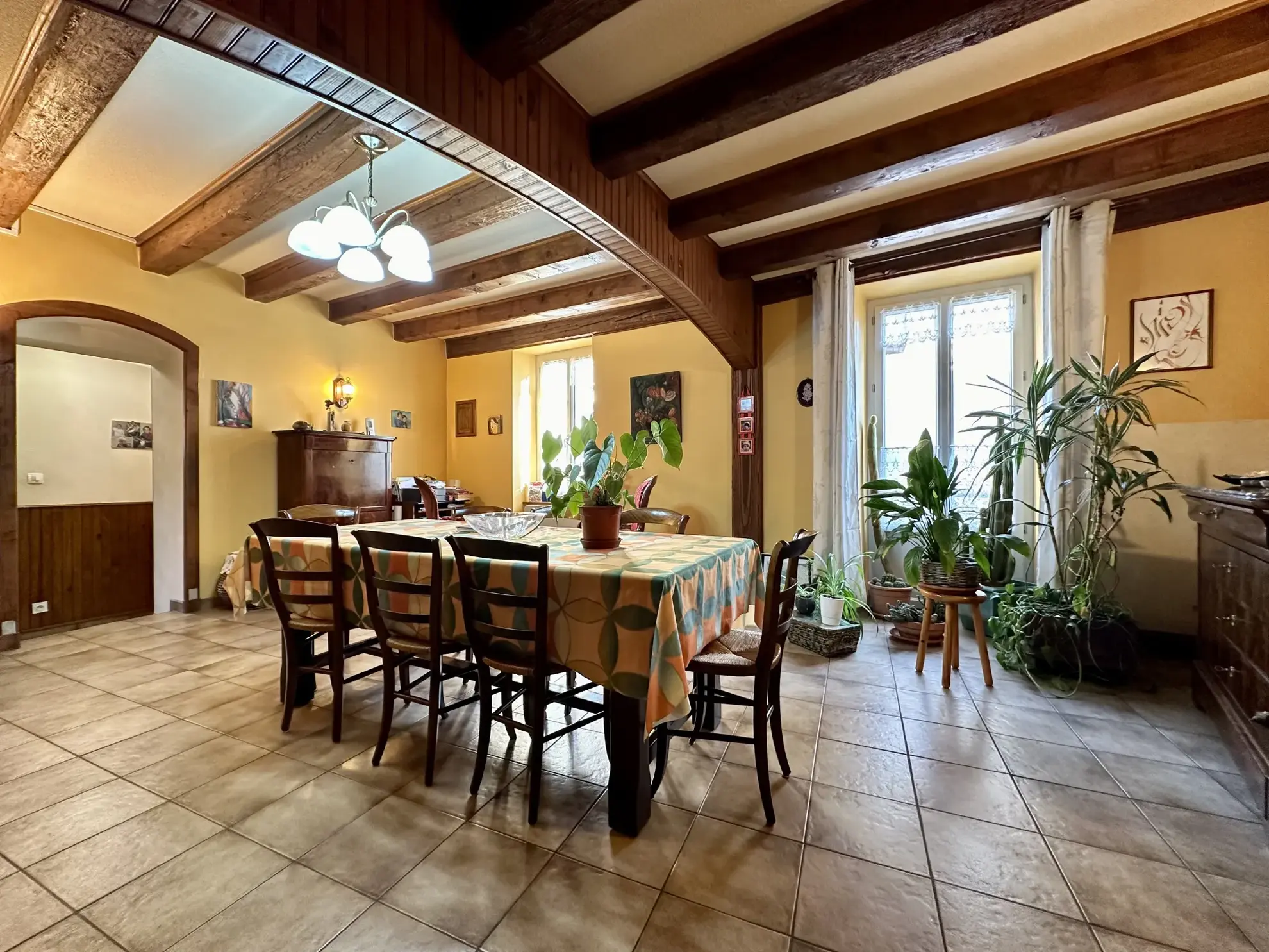 Maison vigneronne à vendre à Aubière - 4 chambres, garage, cour 