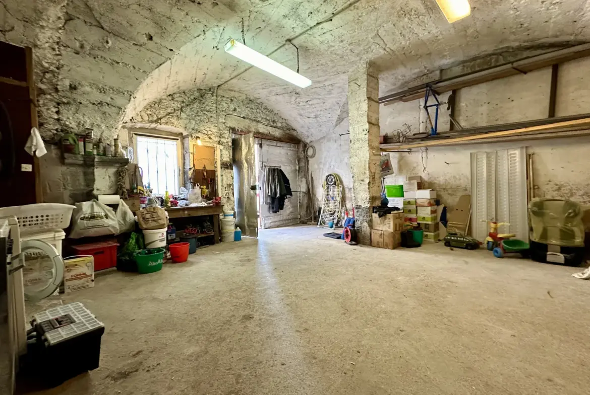 Maison vigneronne à vendre à Aubière - 4 chambres, garage, cour 