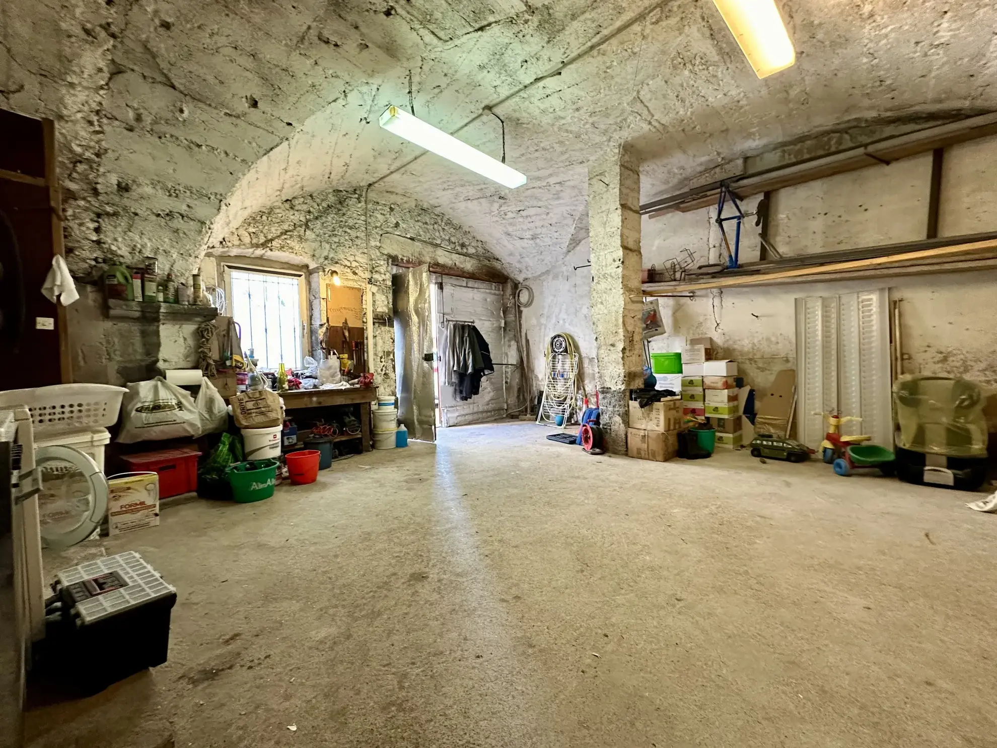Maison vigneronne à vendre à Aubière - 4 chambres, garage, cour 