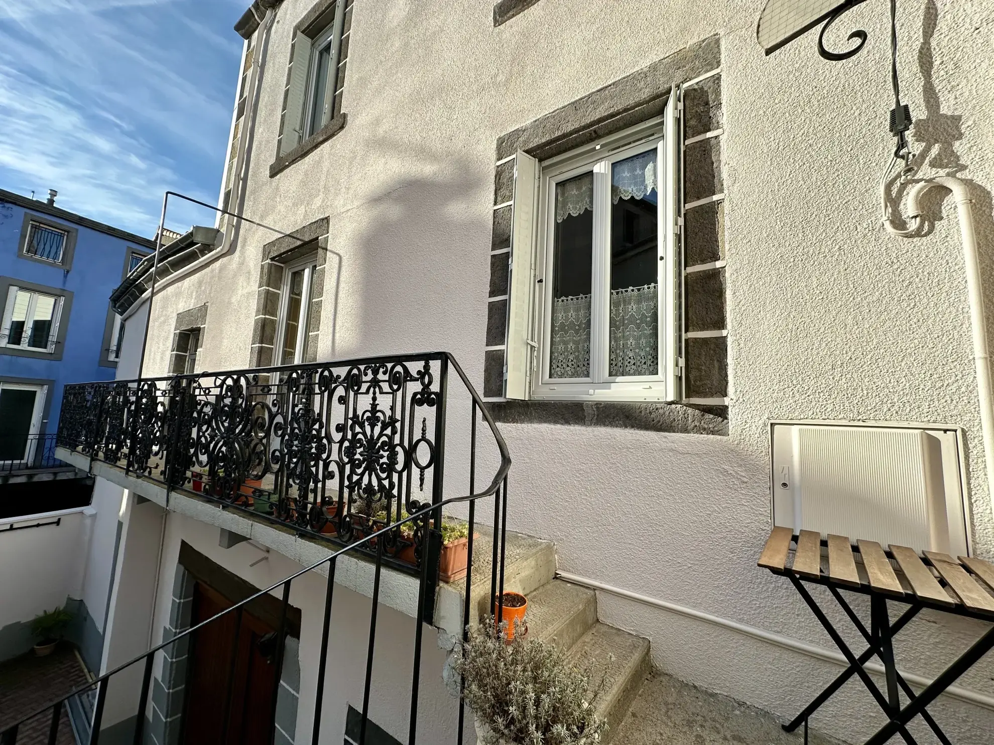 Maison vigneronne à vendre à Aubière - 4 chambres, garage, cour 