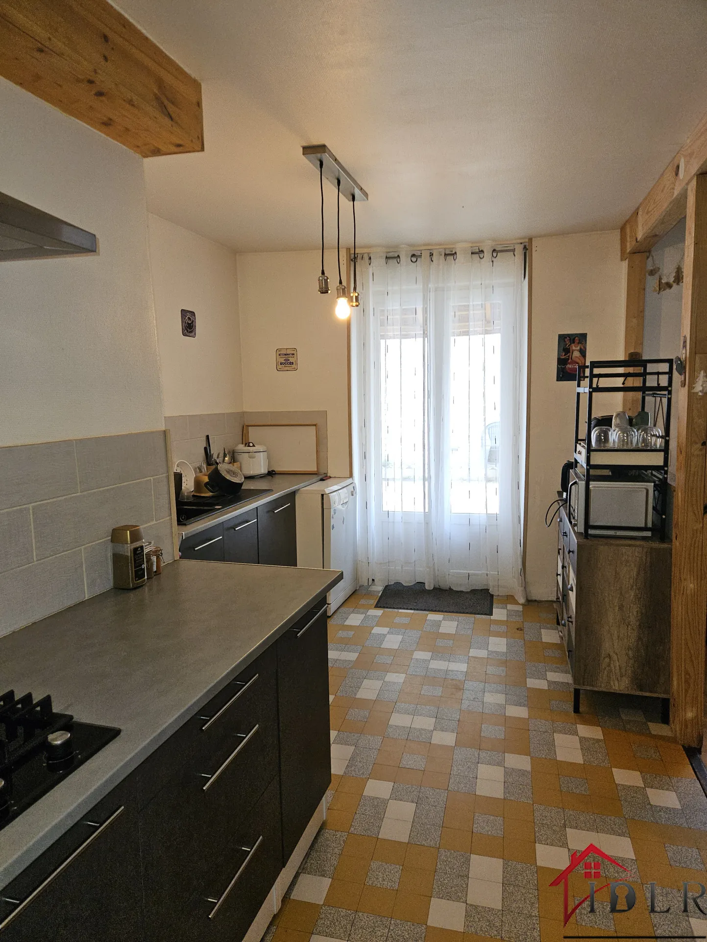 Immeuble d'habitation avec unité commerciale à Bourbonnes-les-Bains 
