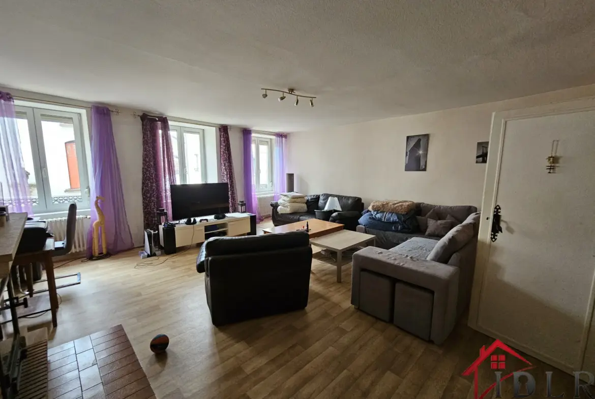 Immeuble d'habitation avec unité commerciale à Bourbonnes-les-Bains 