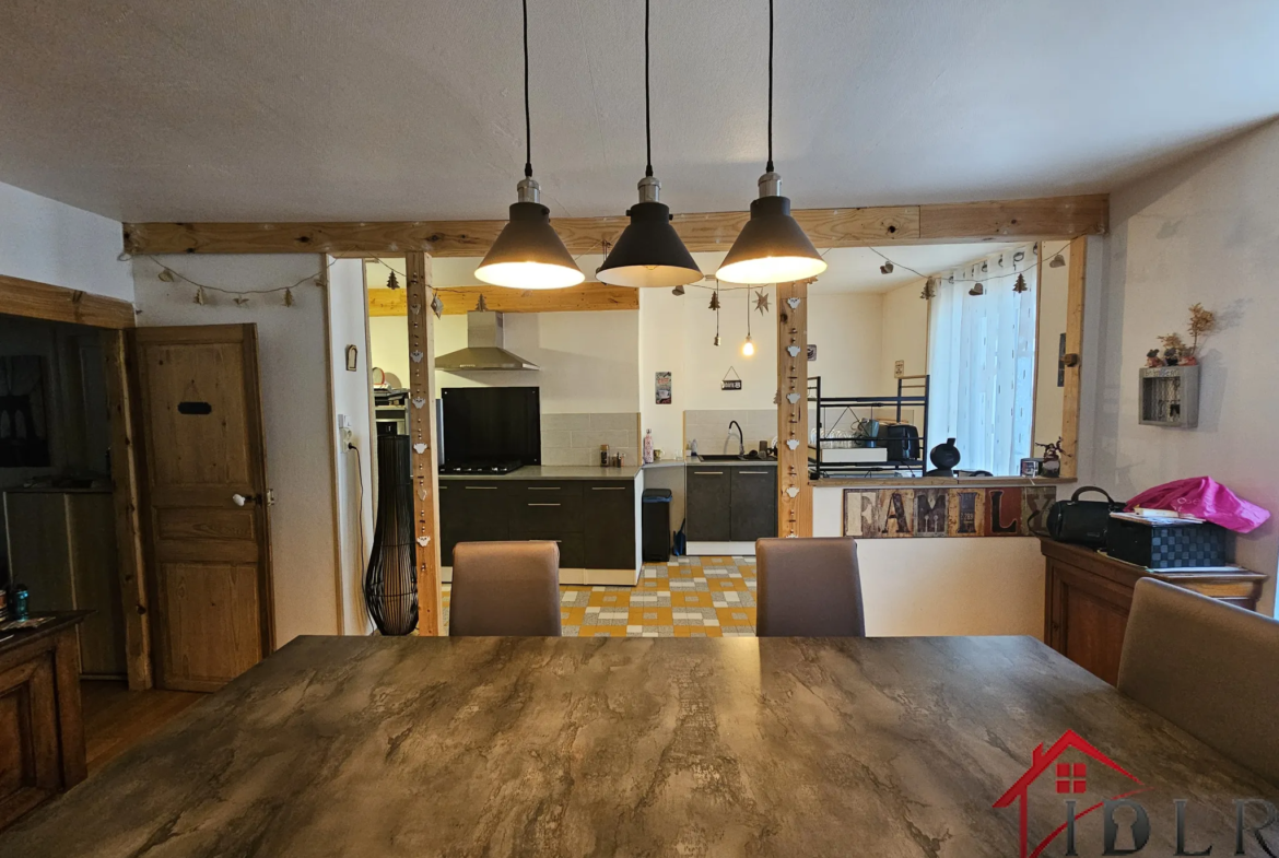 Immeuble d'habitation avec unité commerciale à Bourbonnes-les-Bains 