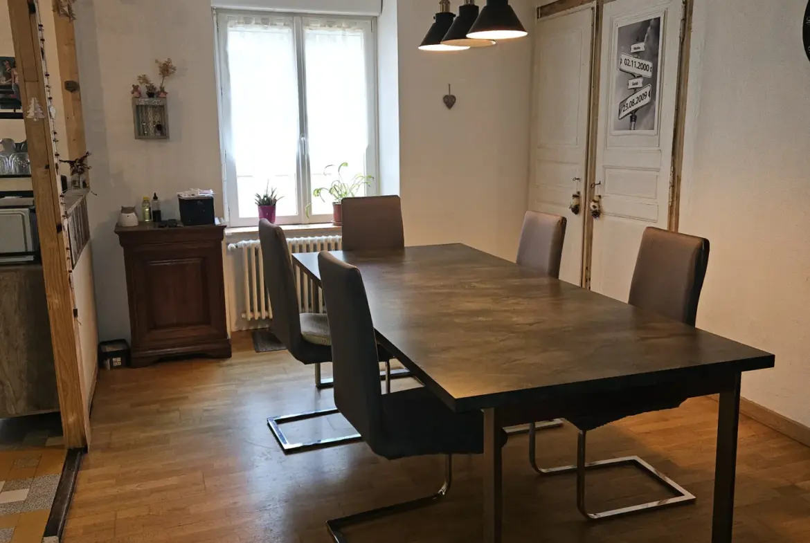 Immeuble d'habitation avec unité commerciale à Bourbonnes-les-Bains 