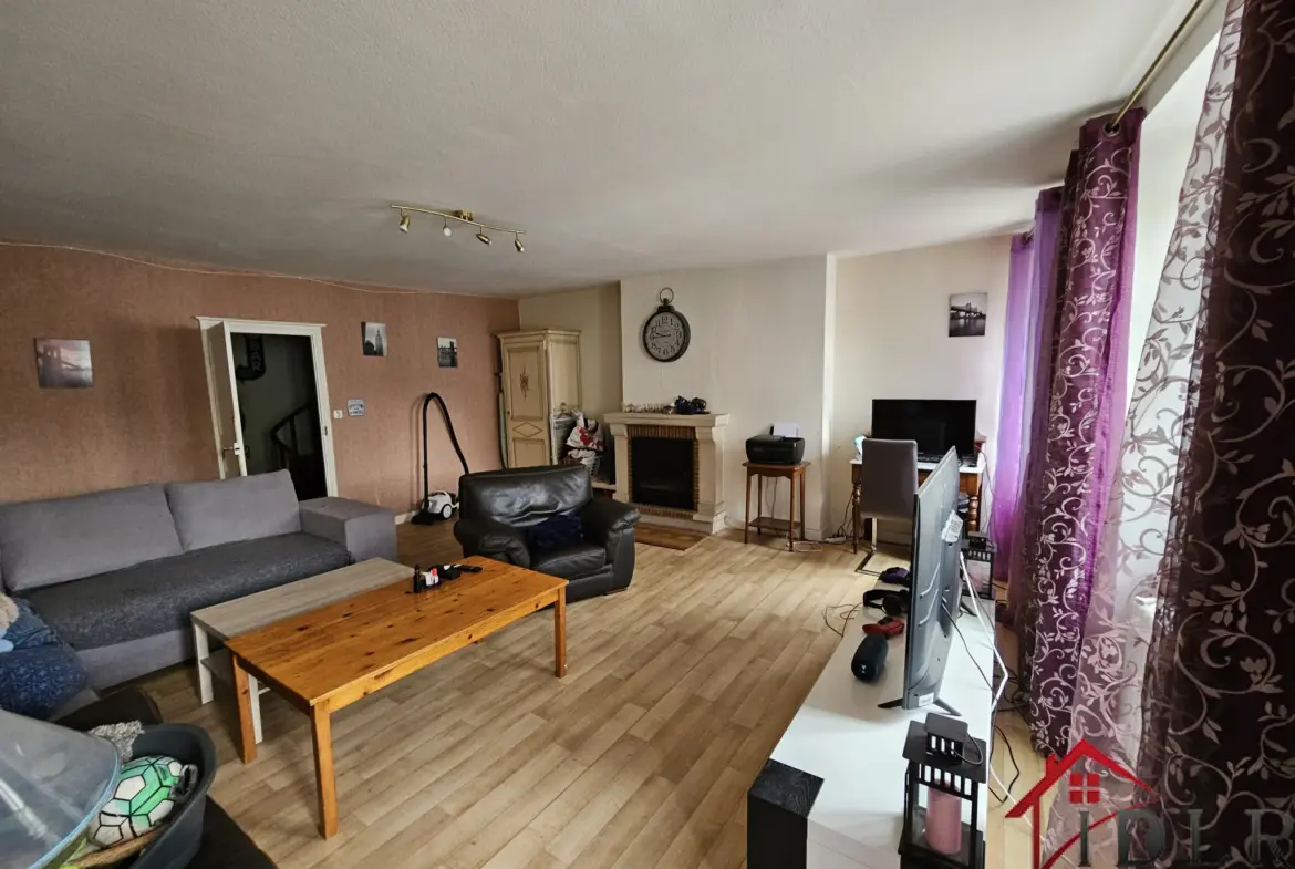 Immeuble d'habitation avec unité commerciale à Bourbonnes-les-Bains 