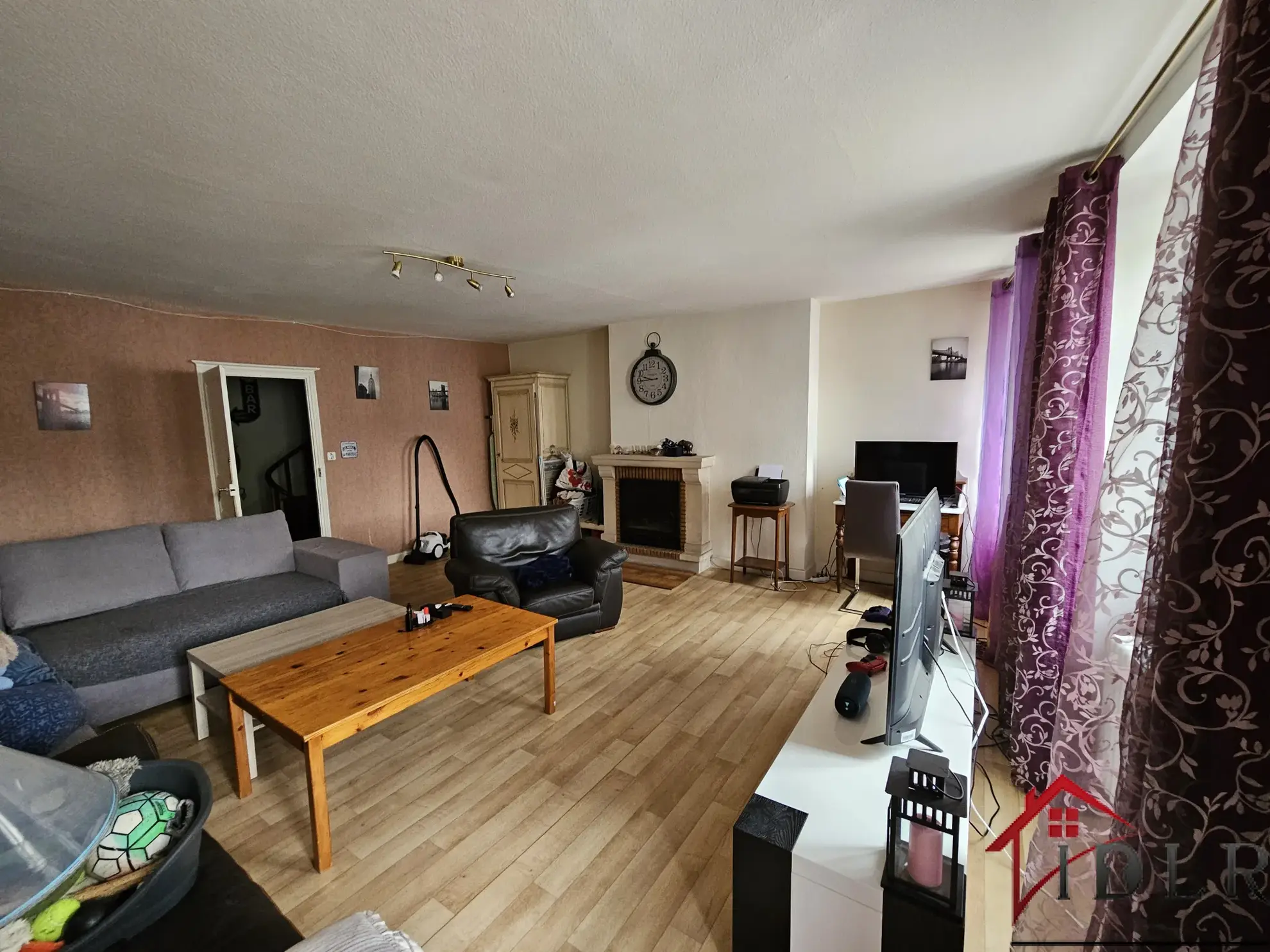 Immeuble d'habitation avec unité commerciale à Bourbonnes-les-Bains 