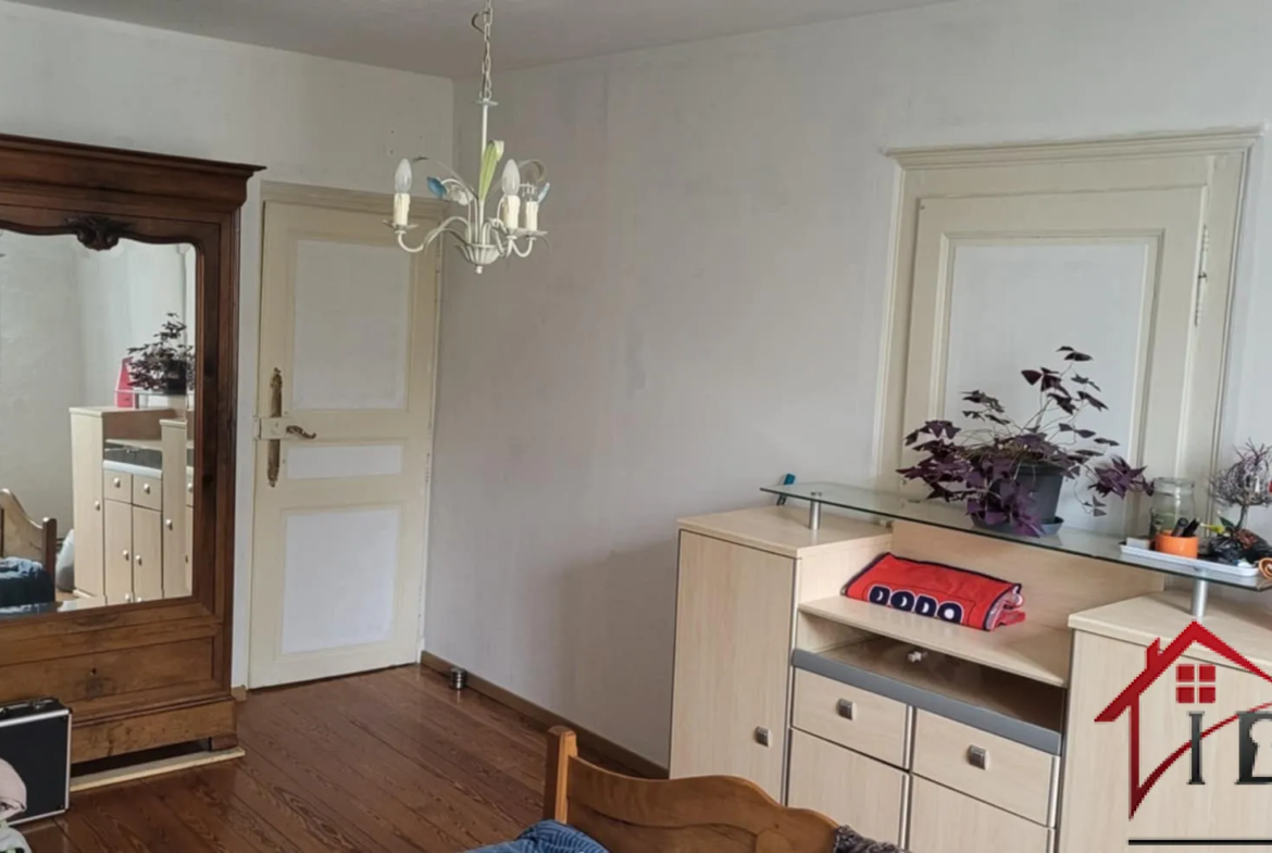 Immeuble d'habitation avec unité commerciale à Bourbonnes-les-Bains 