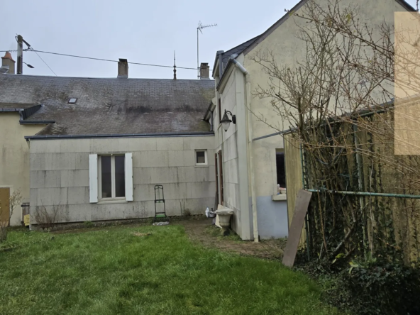 Maison de Ville à Oucques avec Grange et Jardin 