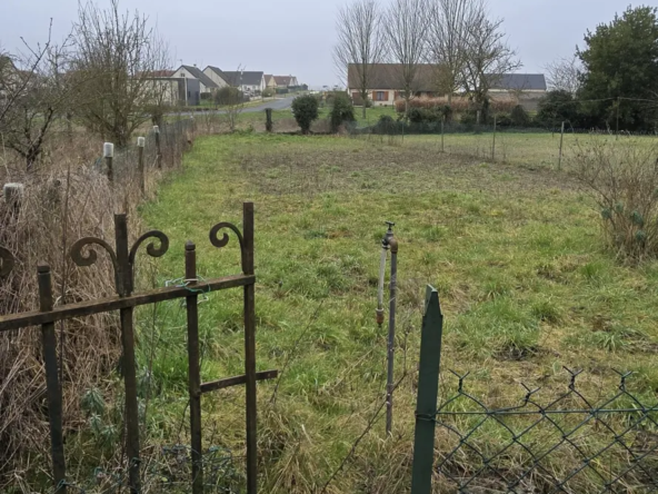 Maison de Ville à Oucques avec Grange et Jardin 