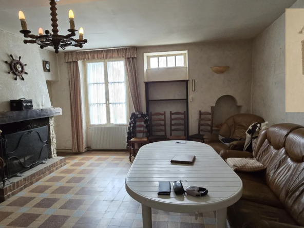 Maison de Ville à Oucques avec Grange et Jardin 