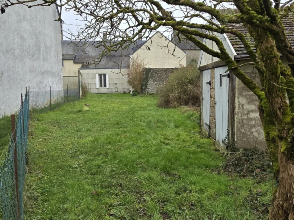 Maison de Ville à Oucques avec Grange et Jardin 