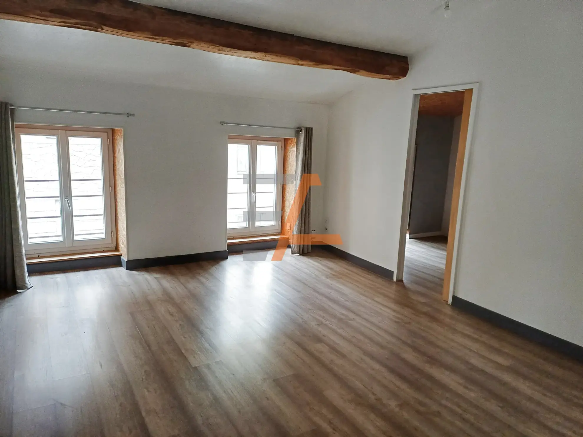 Appartement T2 lumineux à Saint-Étienne - Prêt à l'Emploi 