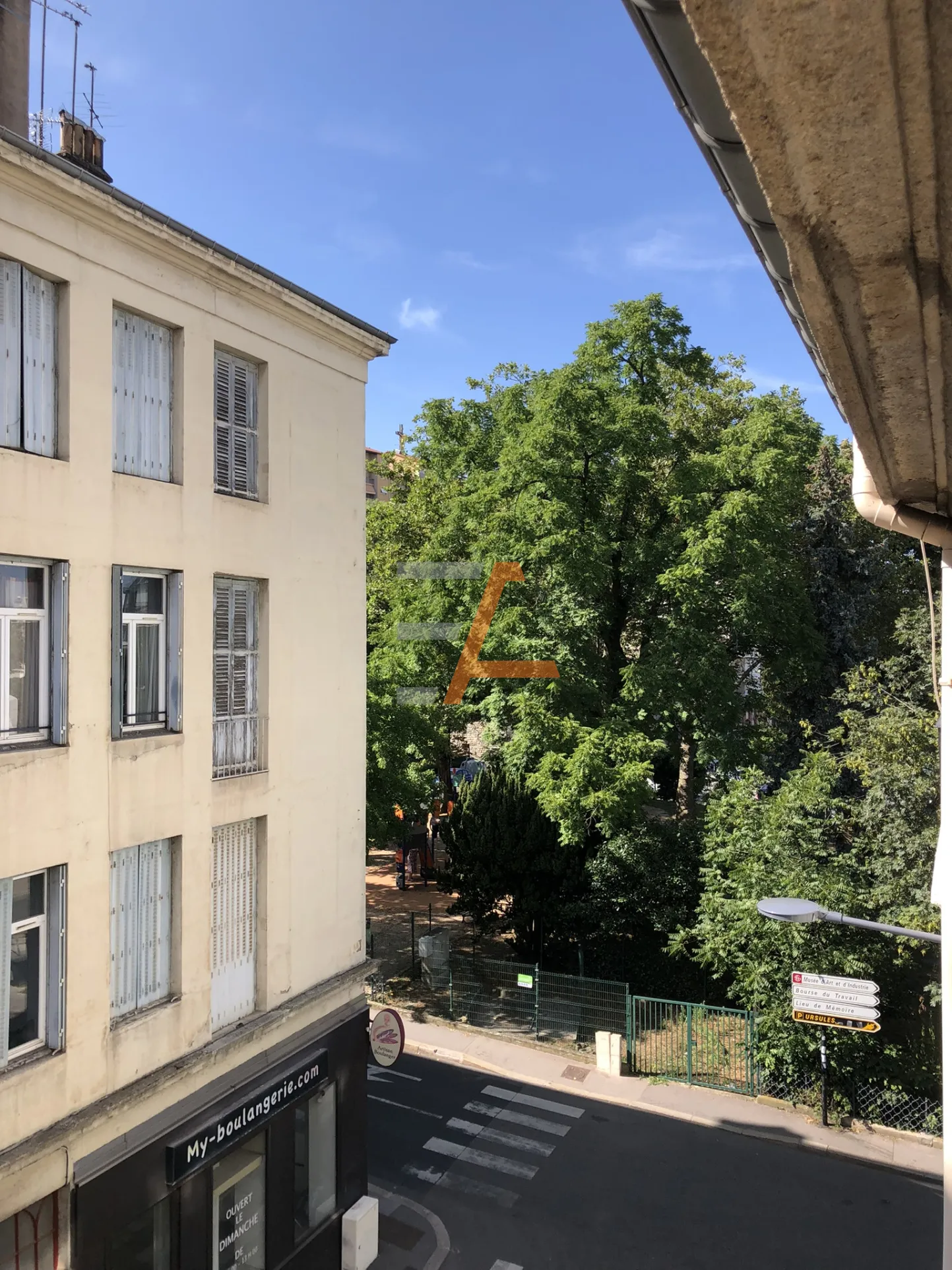 Appartement T2 lumineux à Saint-Étienne - Prêt à l'Emploi 